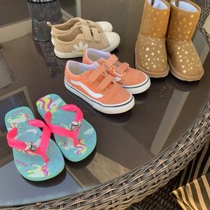 4 pairs of toddler girls shoes perfect condition
